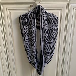 Black and white scarf